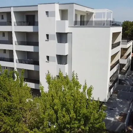 Modern With Terrace Apartment *